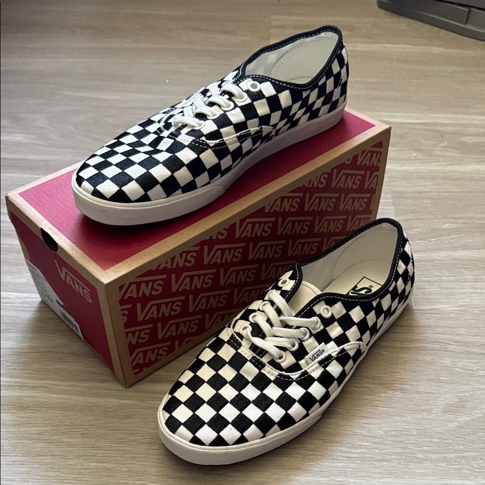 New Vans Black and White Checkered Sneakers Sz 10